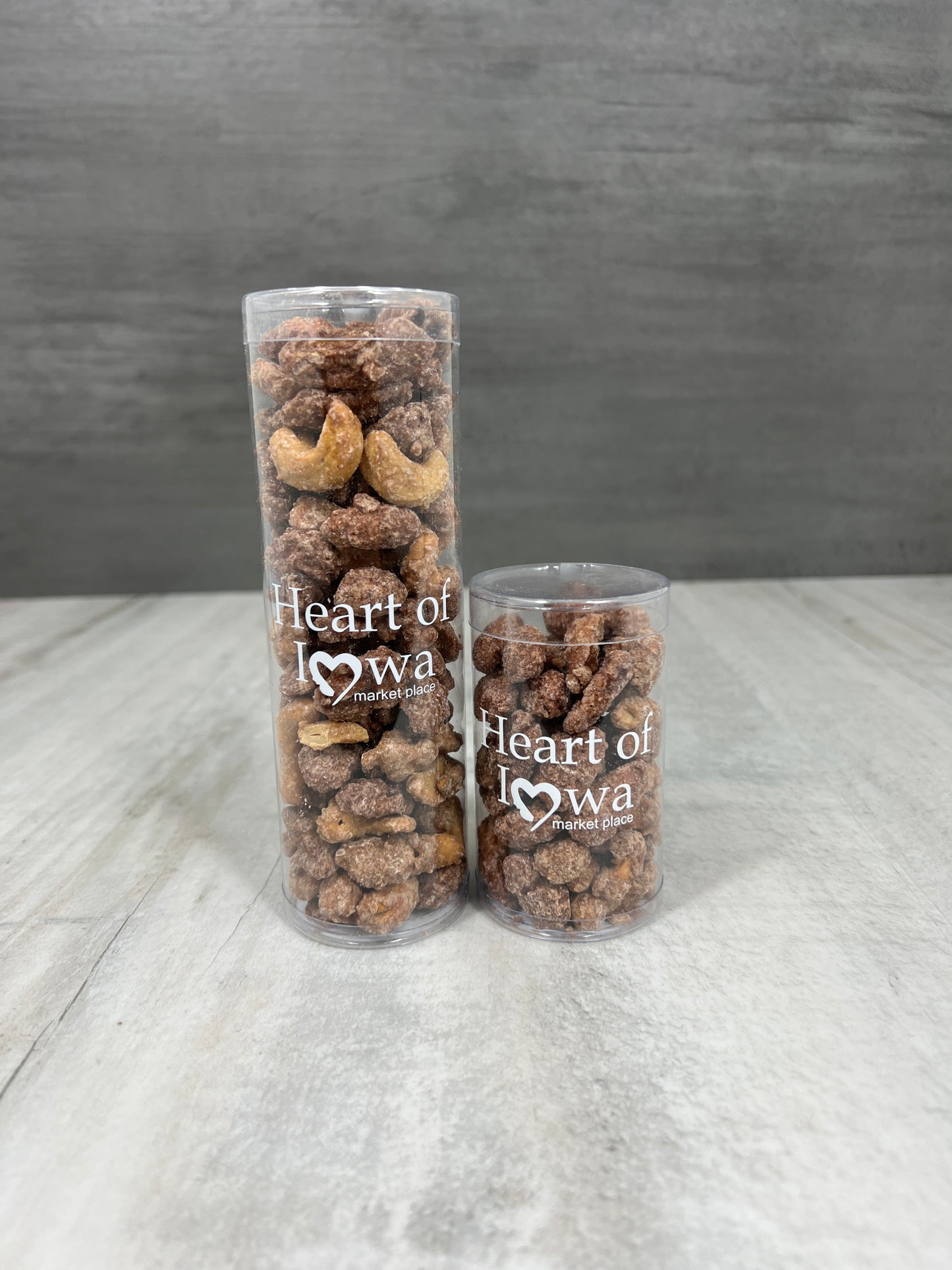 Contenedor de nueces tostadas con canela