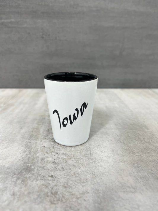 Vaso de chupito de cerámica blanca de Iowa